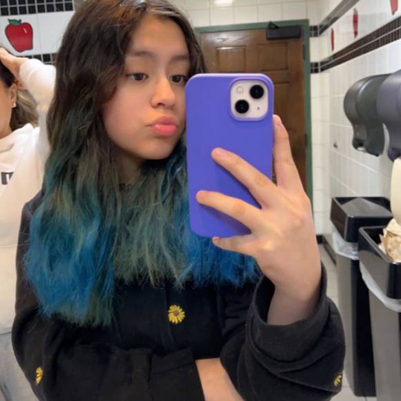 Profile Picture of Belen Urgiles (@belenurgiles) on Poshmark