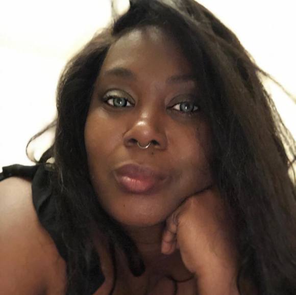 Profile Picture of Latoyia Dumont (@3fayes) on Poshmark