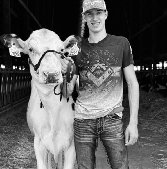 Profile Picture of Skyler Achenbach (@sachenbach03) on Poshmark