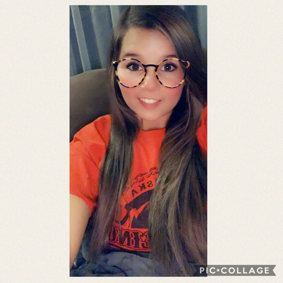 Profile Picture of Nikki Krupicka (@nikkikrupicka) on Poshmark