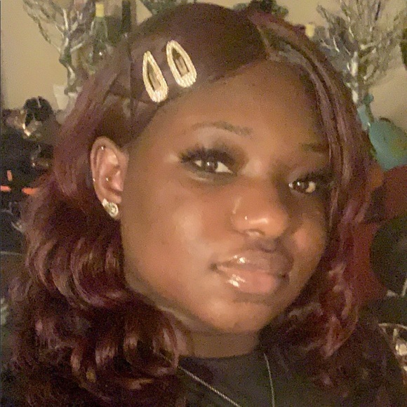 Profile Picture of Robin Ricketts (@kekegolden95) on Poshmark