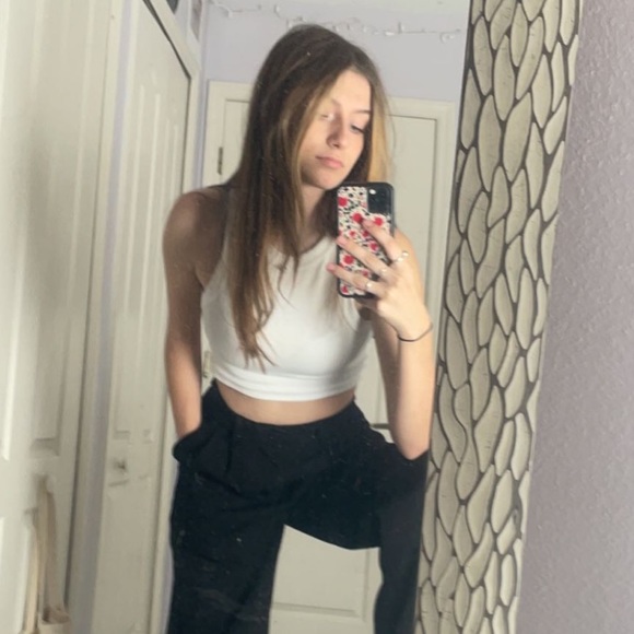 Profile Picture of Jadeyn Lorentzen (@jadeynl) on Poshmark