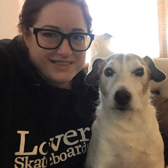 Profile Picture of Lisa Curry (@lesasea) on Poshmark