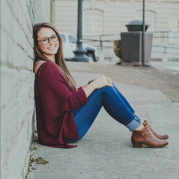 Profile Picture of Taylor Mize (@tmize_) on Poshmark