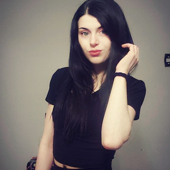 Profile Picture of Amanda Kerrick (@amandakerrick) on Poshmark