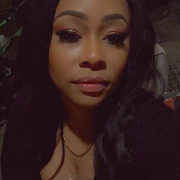 Profile Picture of India Griffin (@beautymacqueen) on Poshmark