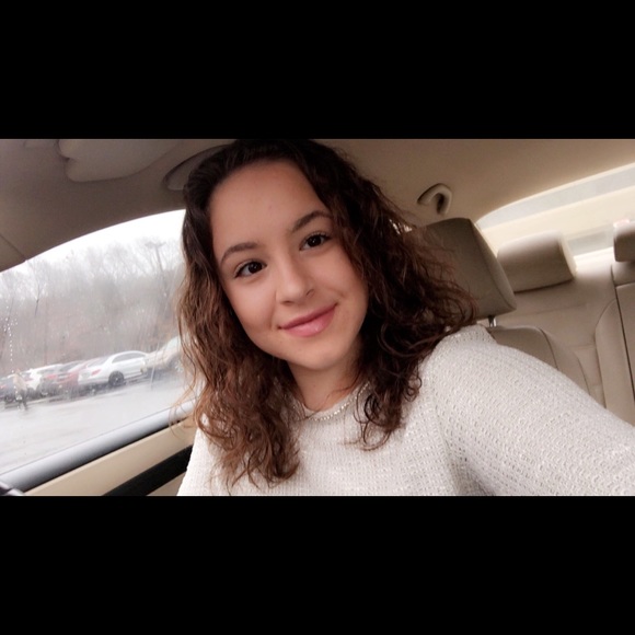 Profile Picture of Julia Commiso (@jcommiso) on Poshmark