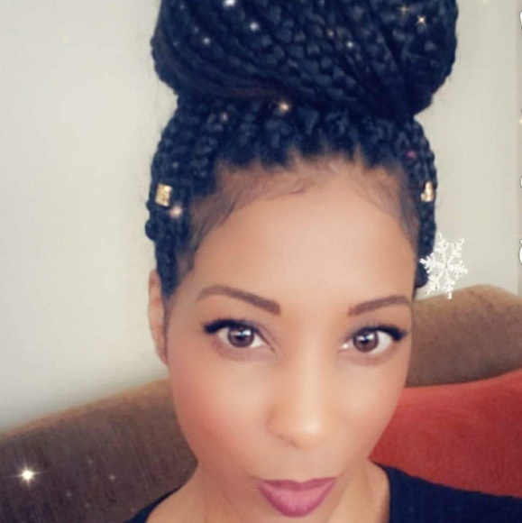 Profile Picture of Asha Dedrick (@dedrickasha) on Poshmark