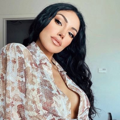 Profile Picture of Bianca Santiago. (@ViperousAllure) on Twitter