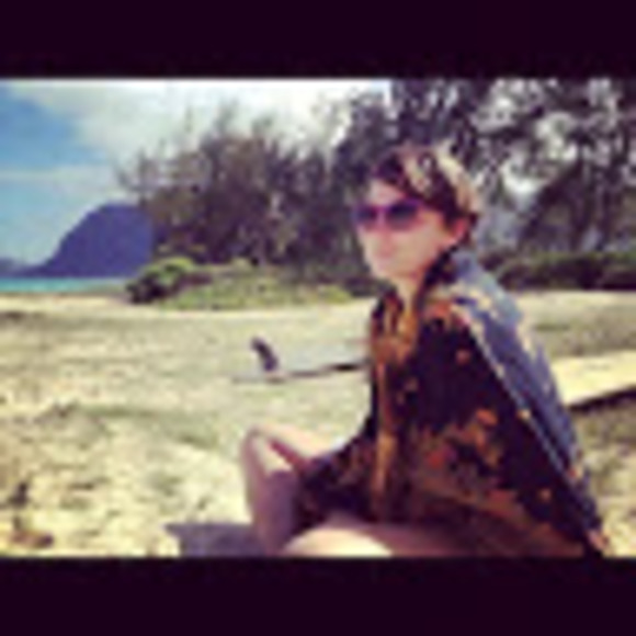 Profile Picture of Andrea Charuk (@andreacharuk) on Poshmark