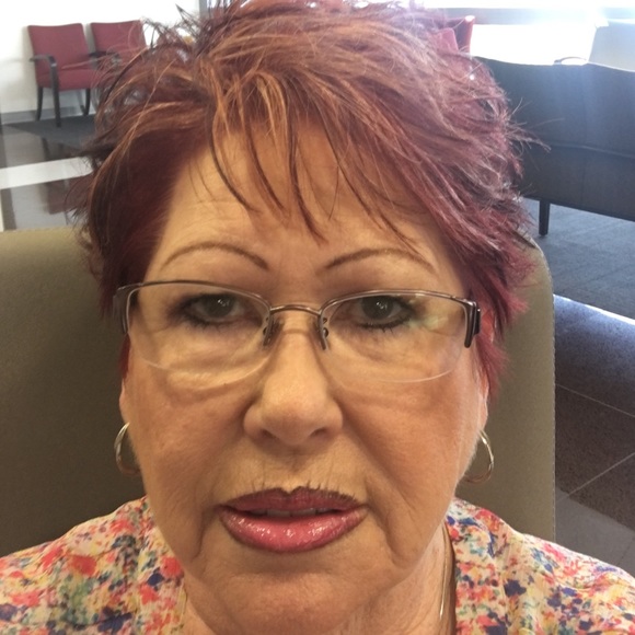 Profile Picture of Junne Byrum (@junneebug66) on Poshmark