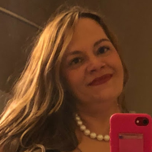 Profile Picture of Shawna Dillon (@shawnadillon339) on Poshmark