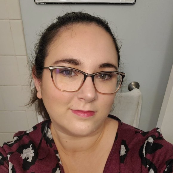 Profile Picture of Samantha Herron (@pluto2186) on Poshmark