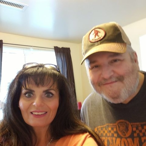 Profile Picture of Lisa Lowe (@lisalowe40) on Poshmark