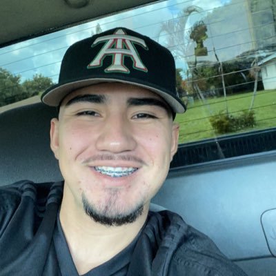 Profile Picture of Mauri (@mcalderon10_) on Twitter