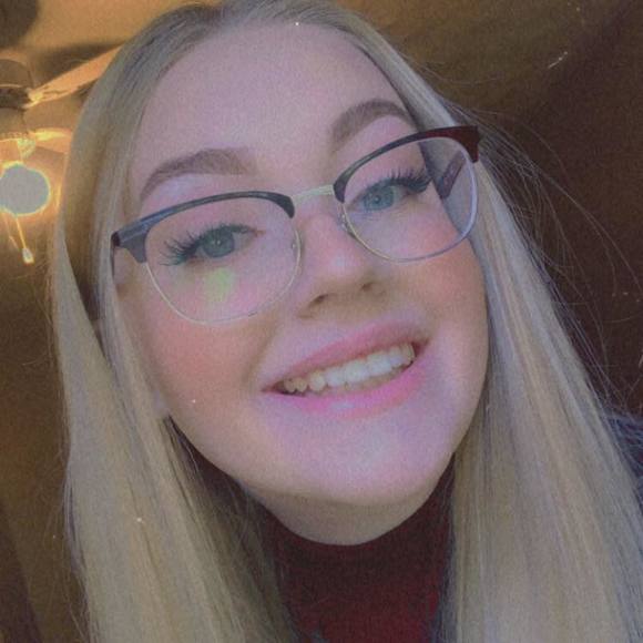 Profile Picture of Lily Walters (@walterslily) on Poshmark