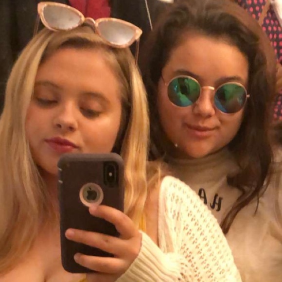 Profile Picture of Krystal Scott (@k_i_sisters) on Poshmark