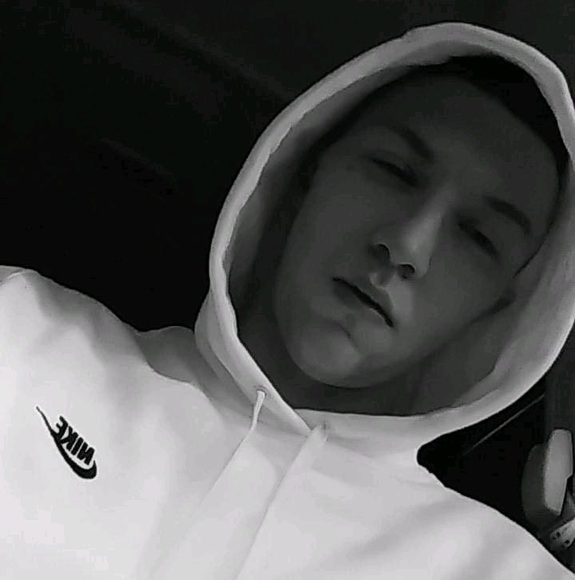 Profile Picture of Brandon Abbott (@abbottb123) on Poshmark