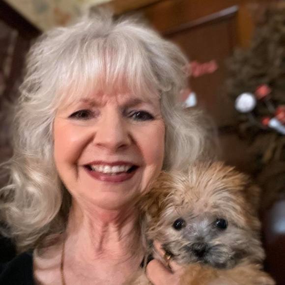 Profile Picture of Joyce Copeland (@joylandusa) on Poshmark