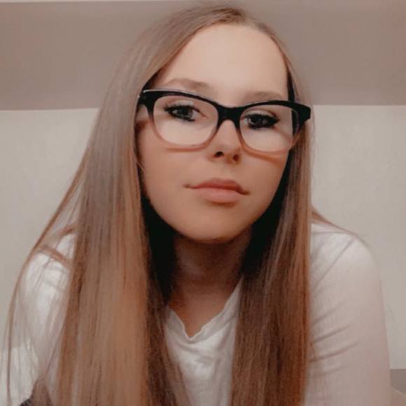 Profile Picture of Ashley Alguire (@ashleyalguire) on Poshmark