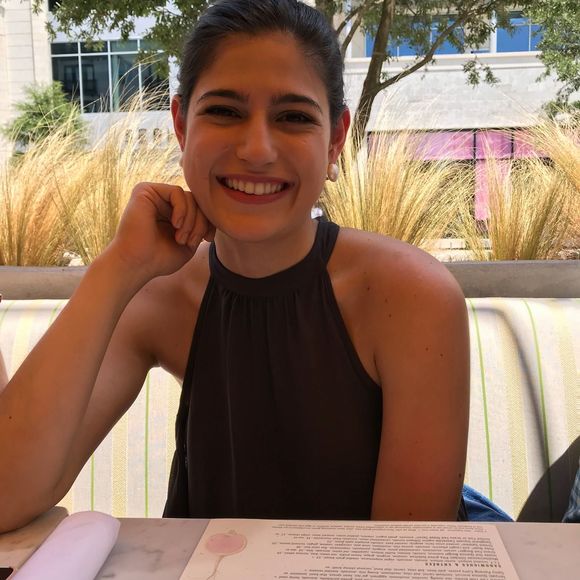 Profile Picture of Sarah James (@sarahjames742) on Poshmark