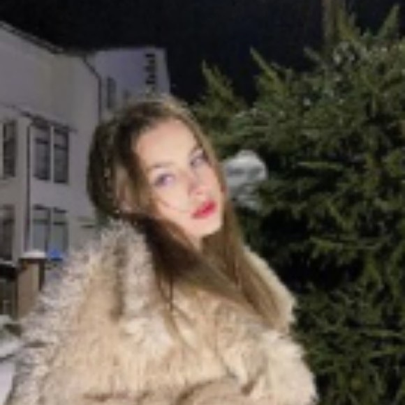 Profile Picture of Leanora Ruth (@leanora3io) on Poshmark