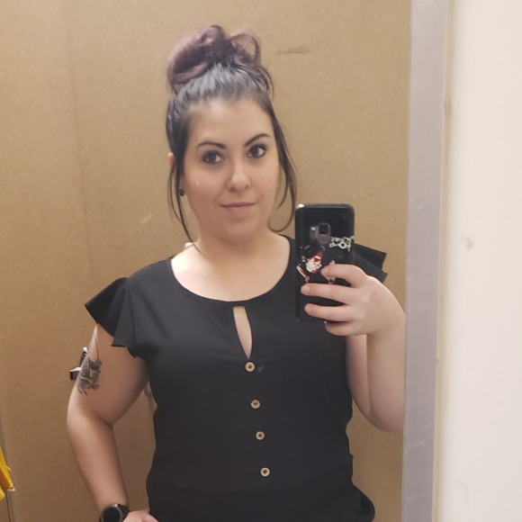 Profile Picture of Jenna Barron (@jennabarron752) on Poshmark