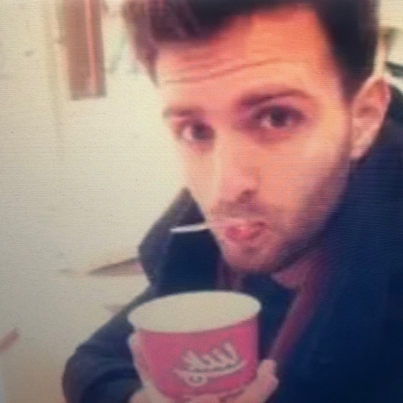 Profile Picture of April Calderon (@aprilcalderxlvo) on Poshmark