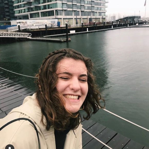 Profile Picture of Maria Ganci (@maria_ganci) on Poshmark