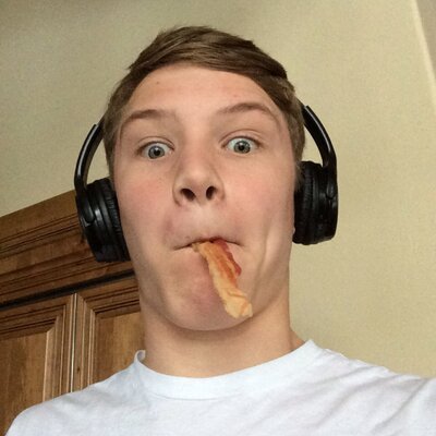 Profile Picture of Evan Matthew Redmon (@Ichorless) on Twitter