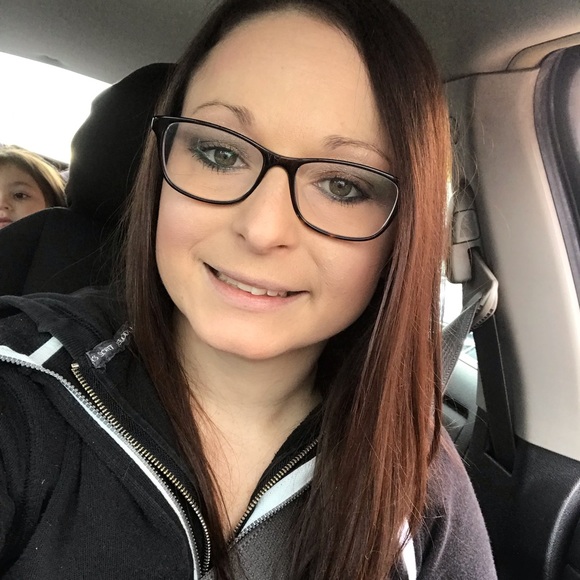 Profile Picture of Tonya Farmer (@tonya0516) on Poshmark