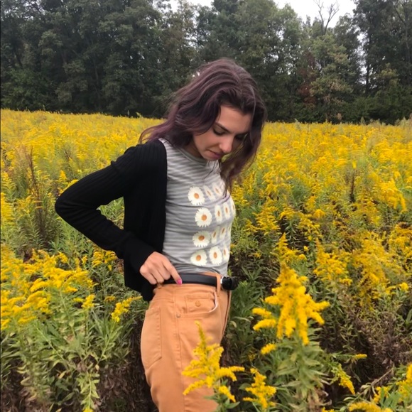 Profile Picture of Ally Reavis (@aroser2020) on Poshmark