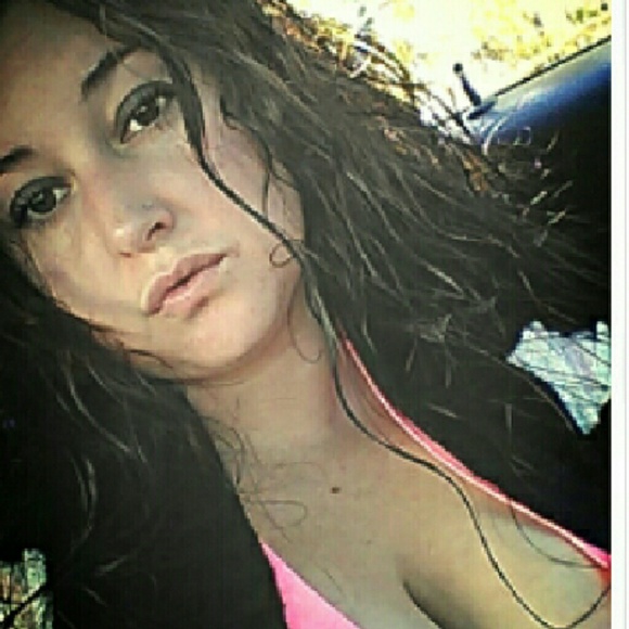 Profile Picture of Erika Nieto (@erikanieto87) on Poshmark