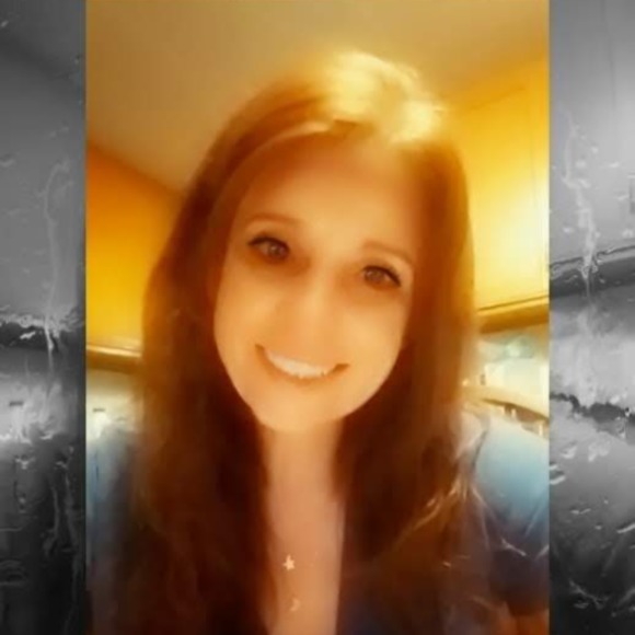 Jeni Lee - Poshmark Profile Picture of Jeni Lee (@jenilee0975) on Poshmark