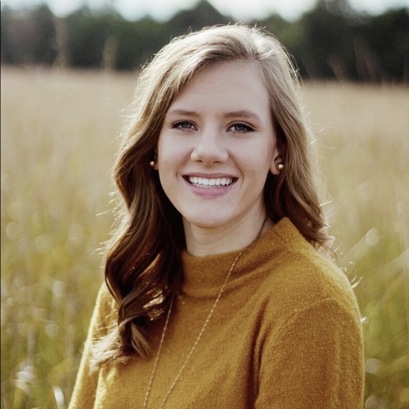 Profile Picture of Madelyn Brooker (@madelynb5) on Poshmark