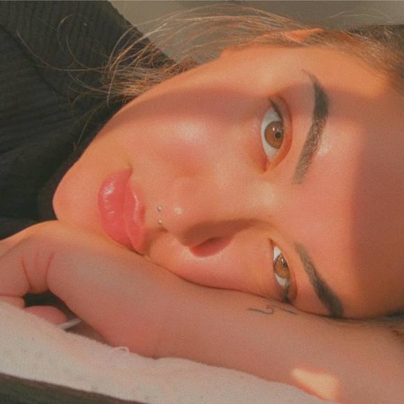 Profile Picture of Sema Akinci (@semascloset) on Poshmark
