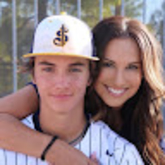 Profile Picture of Paula Rabbitt (@paularabbitt33) on Poshmark