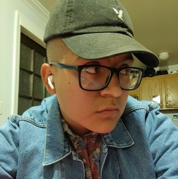 Profile Picture of John Minchala (@johnyuqui) on Poshmark