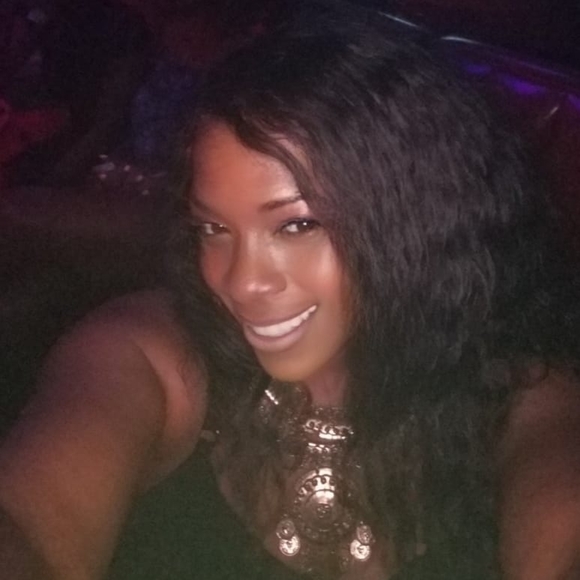 Mishan Davezan - Poshmark Profile Picture of Mishan Davezan (@mishandavezan) on Poshmark