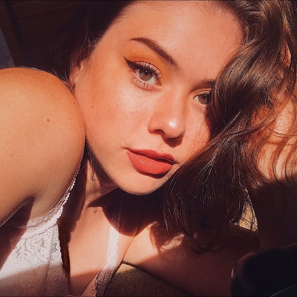 Erin Siegfried - Poshmark Profile Picture of Erin Siegfried (@erinsiegfried) on Poshmark