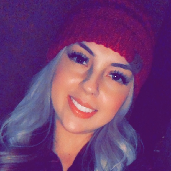 Profile Picture of Mariah Alvarez (@mayaalvarez0822) on Poshmark