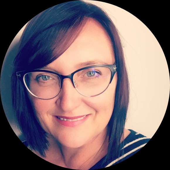Profile Picture of Fiona Walsh (@fifi_ellis) on Poshmark