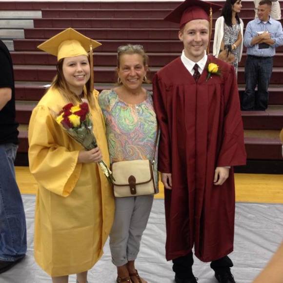 Profile Picture of Robin Marchitelli (@robindidiy) on Poshmark