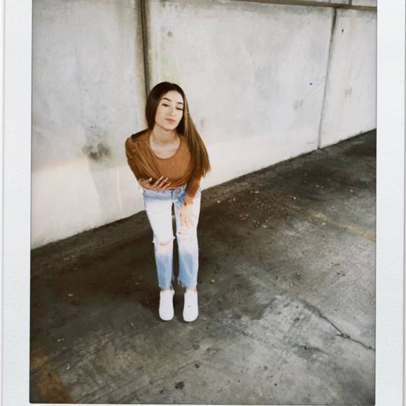 Profile Picture of Daysha Lugaro (@daysha_lugaro) on Poshmark