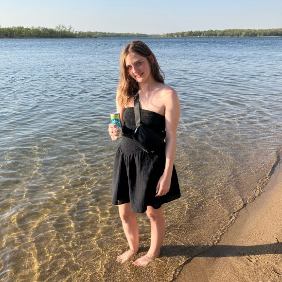 Profile Picture of Claire Marthaler (@clairemarthaler) on Poshmark