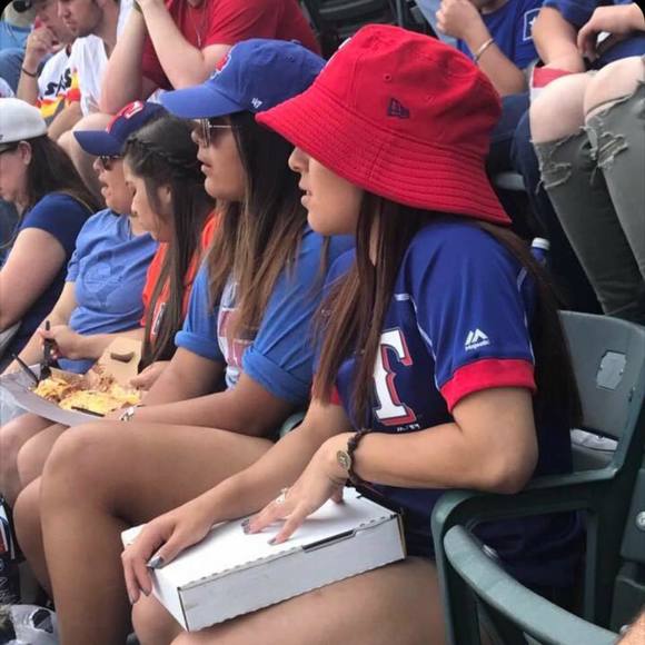 Profile Picture of Amanda Perrin (@amandaperrin484) on Poshmark