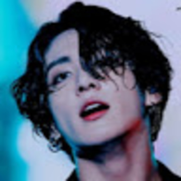 Profile Picture of Rebecca Winarsky (@rebeccawinarsky) on Poshmark