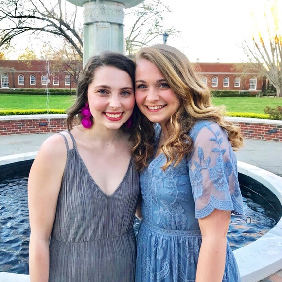 Profile Picture of Ashleigh Tew (@ashleigh_tew) on Poshmark
