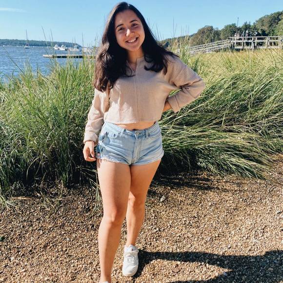 Profile Picture of Lilya Weisberg (@lilyaweisberg) on Poshmark
