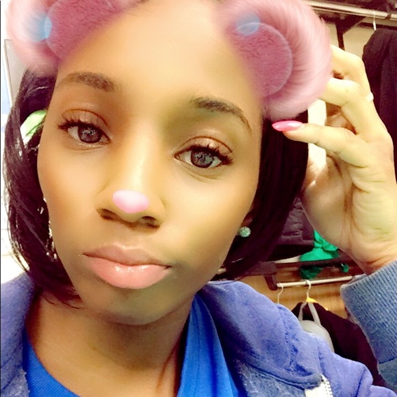 Profile Picture of Uniqueqa Rutherford (@uniqueqa23) on Poshmark